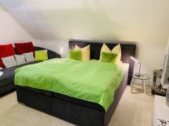 10 - 2ff75aa794e00eeaad0809e0d6ec71620c822f76a74ab4850261a952ab1e5fb0.jpg